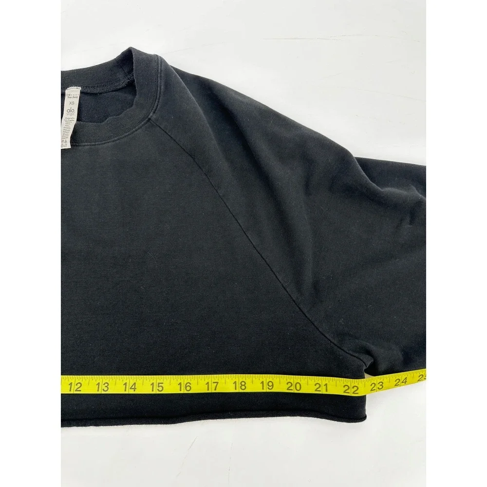 Alo Yoga Double Take Pullover Black Ultra Cropped Sweatshirt‎ XS Raglan Sleeves - Picture 8 of 9